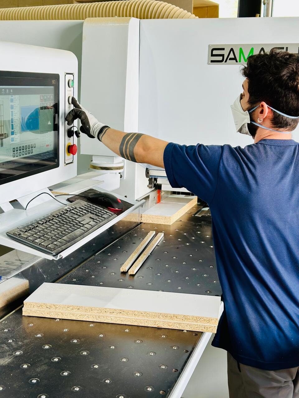 LEGNO cabinet production team and CNC technology